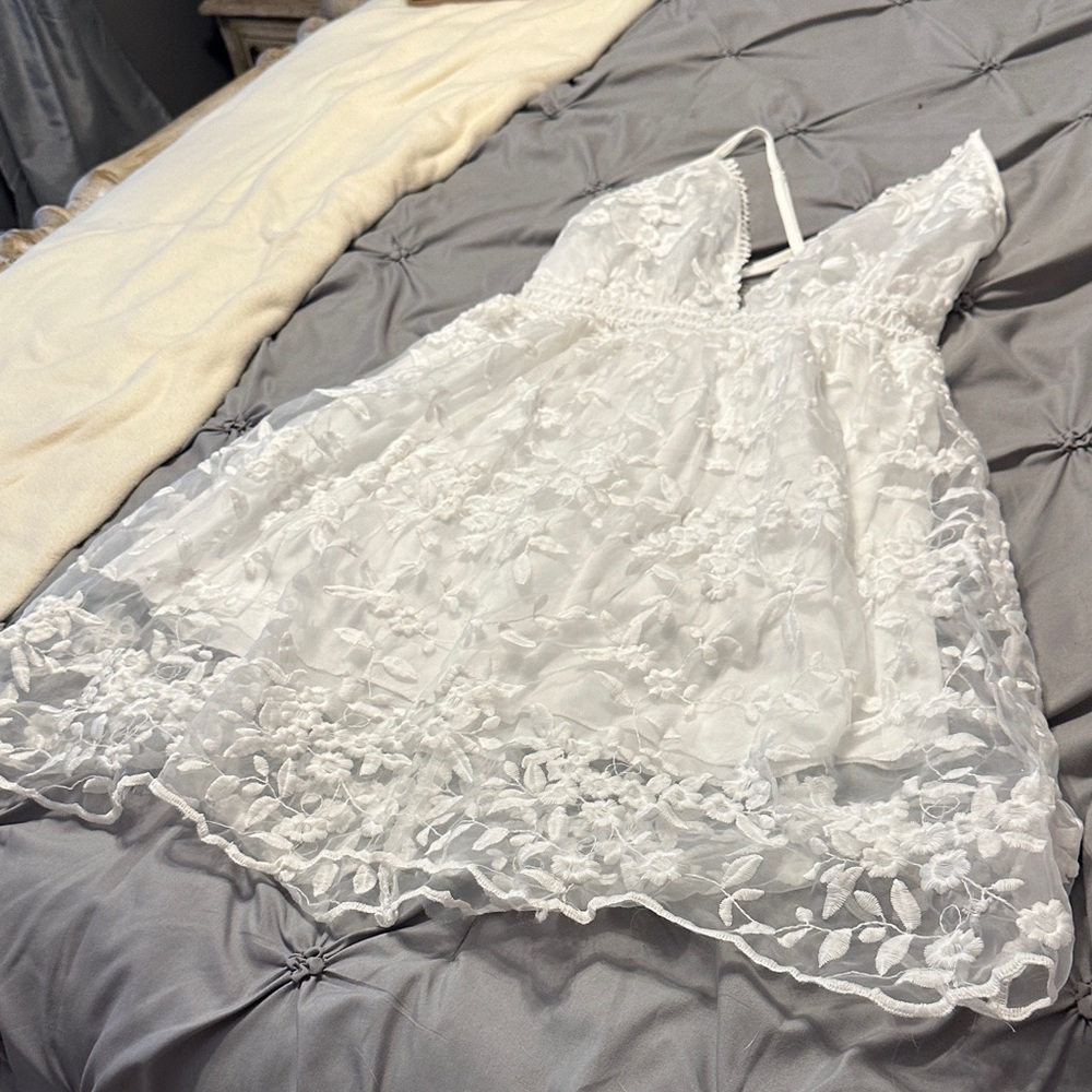 White Lace V-Neck Embroidered Mini Dress